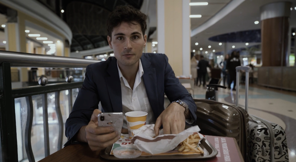 Still do filme 'Agente Imobiliário Sem Casa Para Viver'